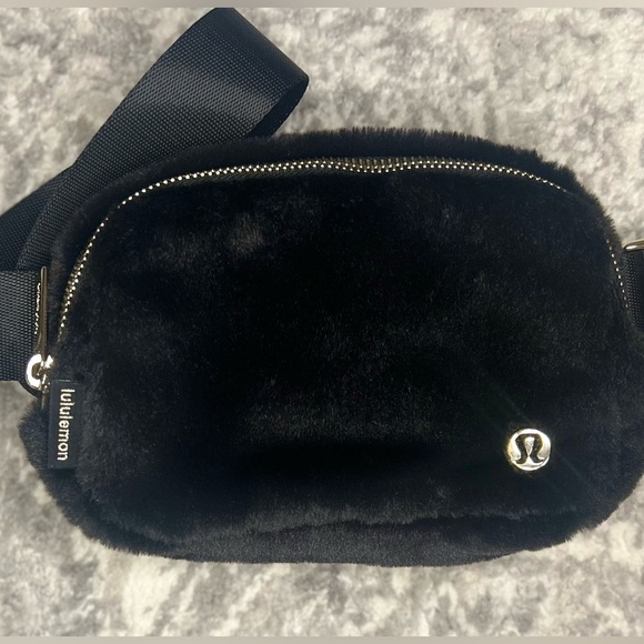 Lululemon Black Furry Shoulder Bag - Picture 1 of 4
